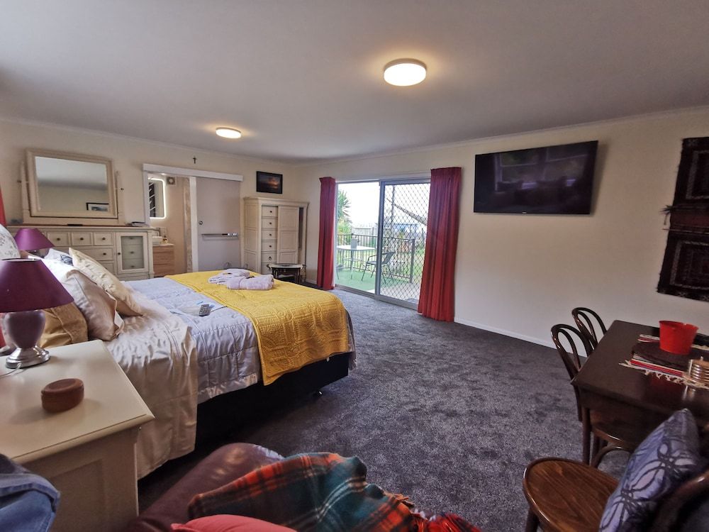 undefined Geyser Lookout BnB 3