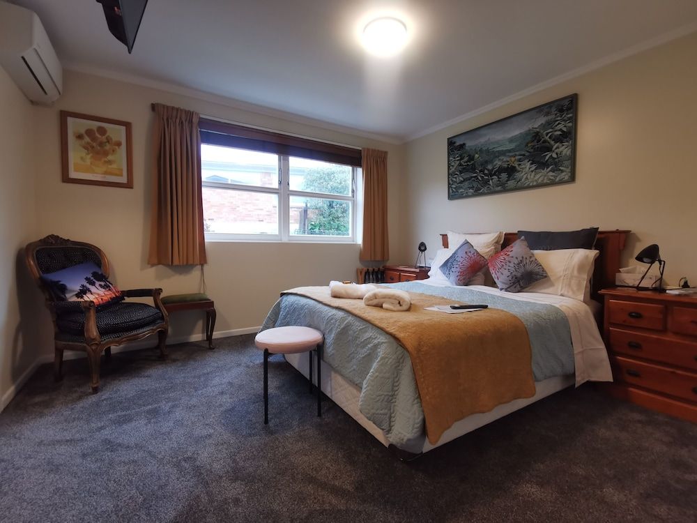 undefined Geyser Lookout BnB 4