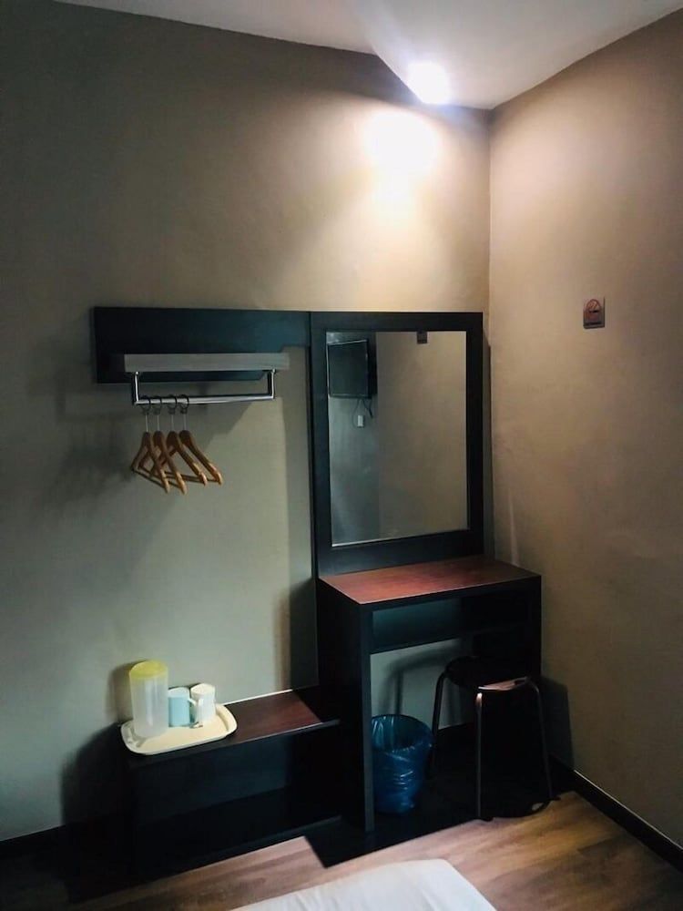 undefined Highway Times Inn 9