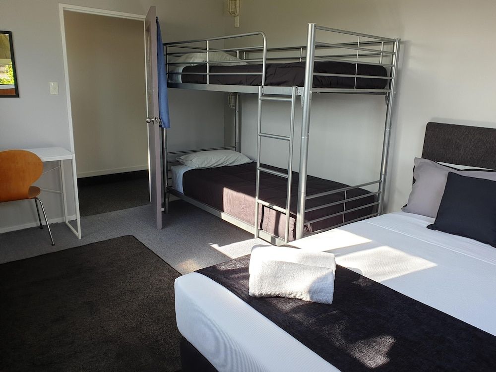 Manowhenua Lodge - Hostel Family Room, Shared Bathroom 3
