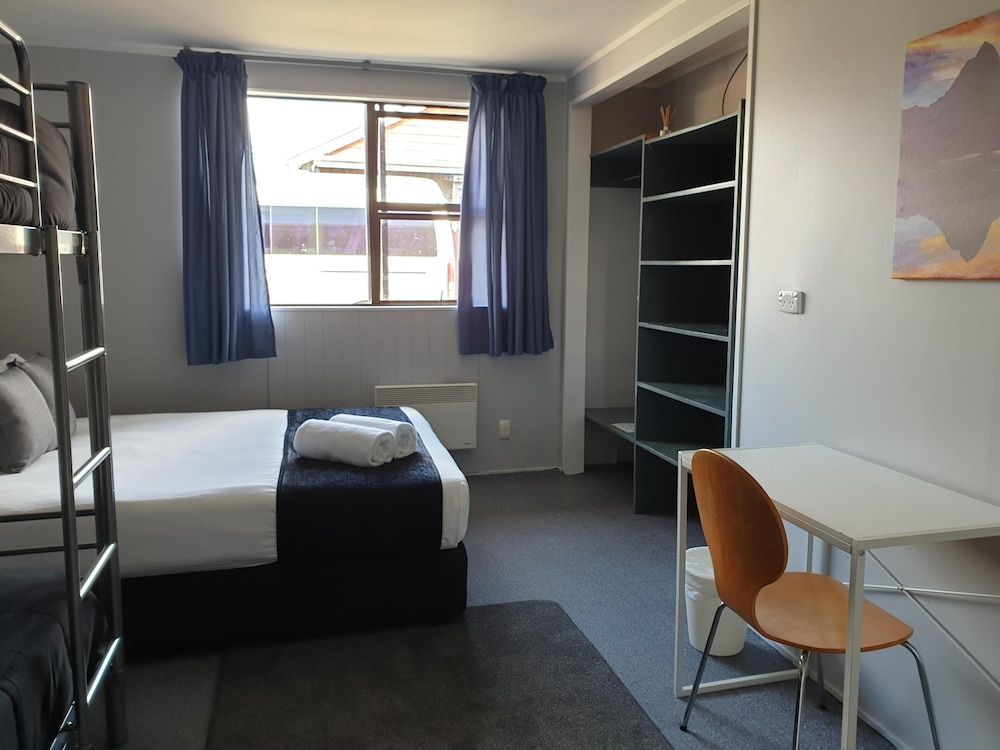 Manowhenua Lodge - Hostel Family Room, Shared Bathroom 4