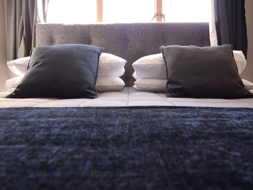 Manowhenua Lodge - Hostel Double Room, 1 Queen Bed, Shared Bathroom 3