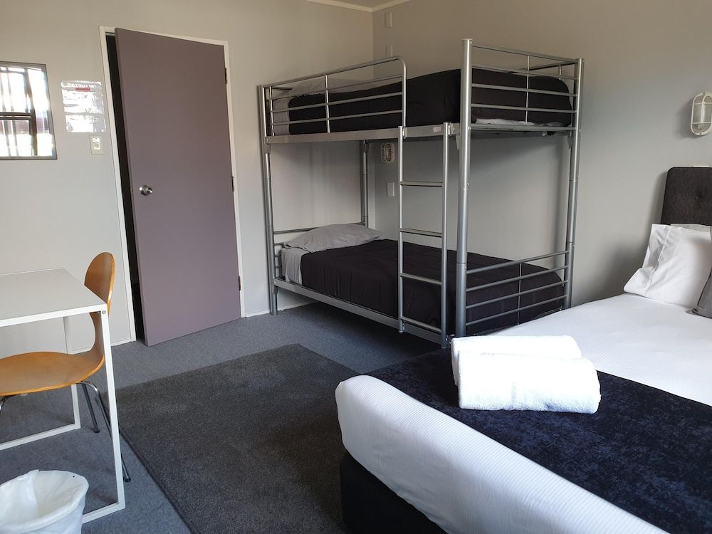 Manowhenua Lodge - Hostel Family Room, Shared Bathroom 5