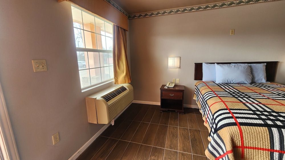 Room, 1 King Bed, Non Smoking