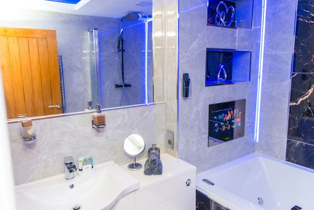 Sawrey Serviced Apartments Superior Suite, Ensuite 14