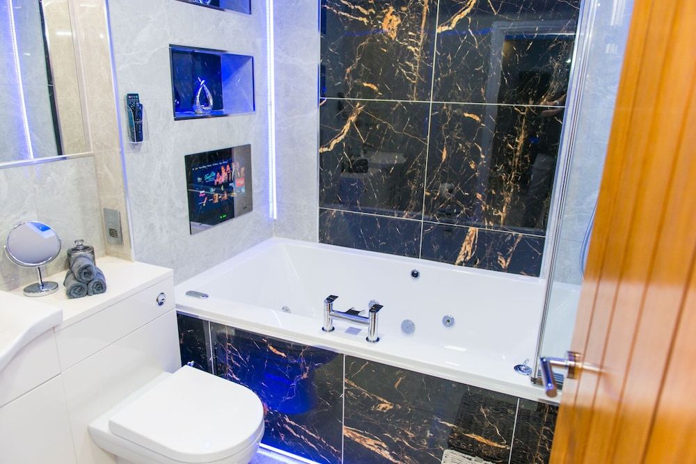 Sawrey Serviced Apartments Superior Suite, Ensuite 19