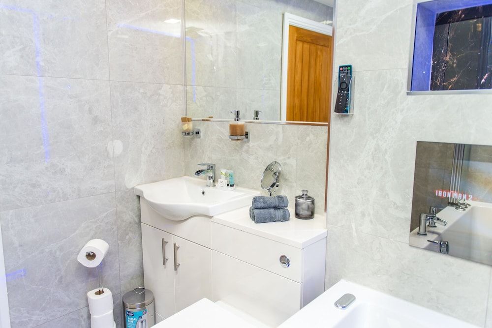 Sawrey Serviced Apartments Superior Suite, Ensuite 12