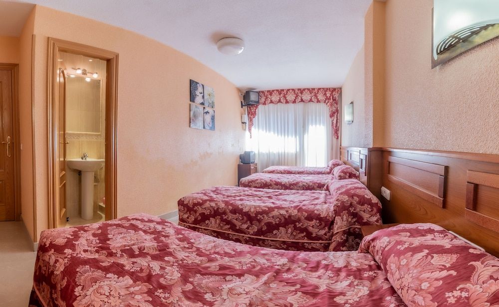 Triple Room, Private Bathroom (4)