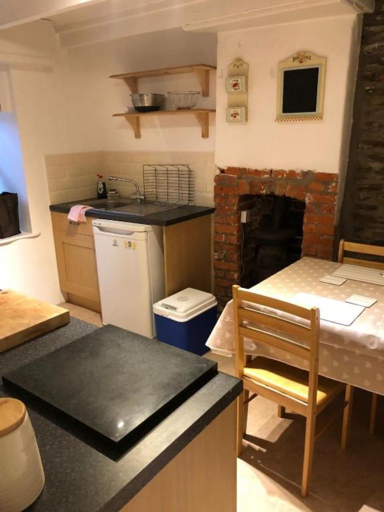 The Wheelhouse Cottage, Private Bathroom 4