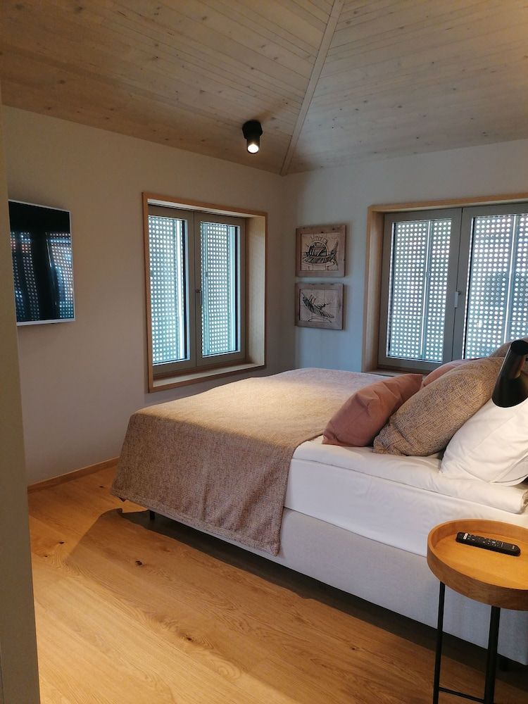 Penthouse Suite with terrace, sea side view and indoor Hot-Tub