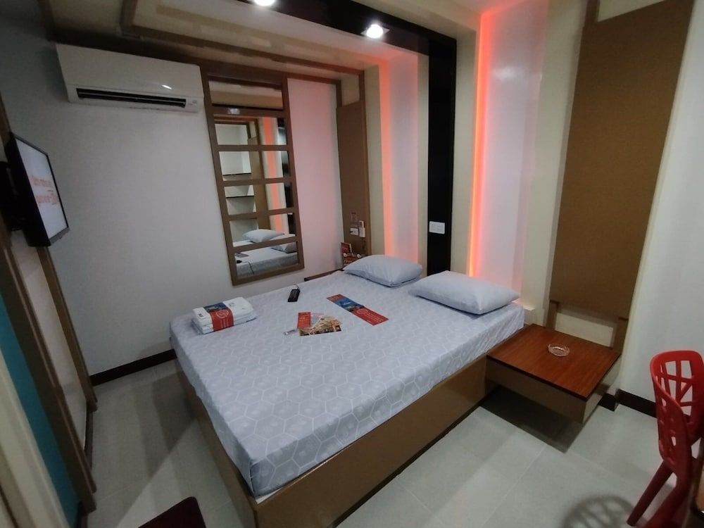 Deluxe Room, 1 Queen Bed
