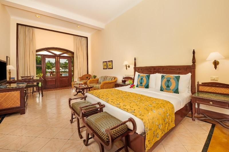 Pool View King Or Twin Suite (2 Single Bed / 1 King Bed)