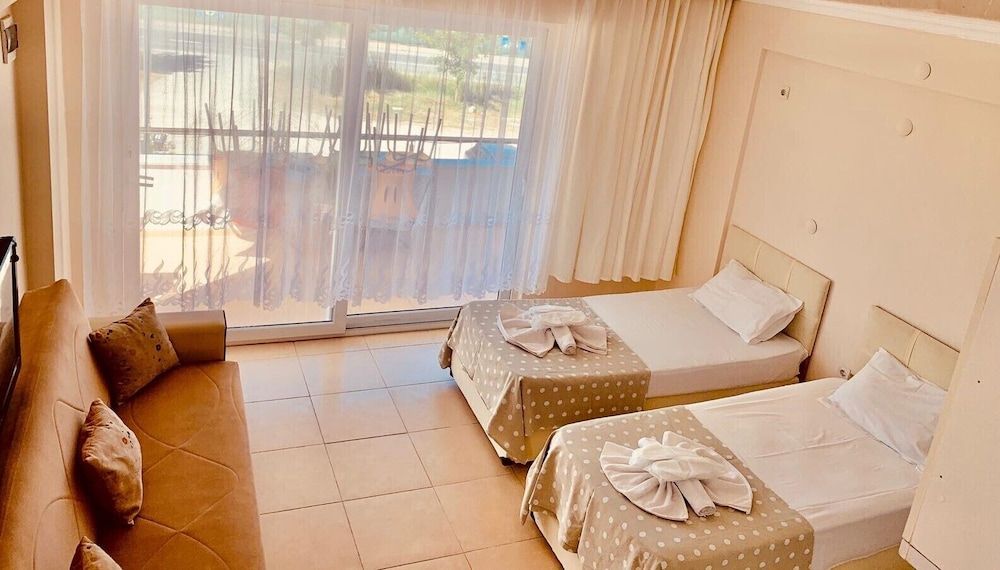 Erikli Sunshine Apart Hotel Family Room 5