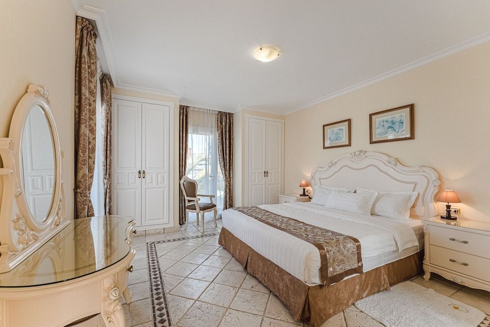 Flamingo Suites Boutique Hotel Standard Suite, 2 Bedrooms 3