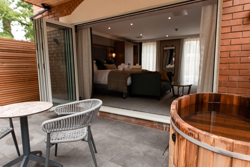 Stables Ashbourne Junior Suite, Hot Tub 10