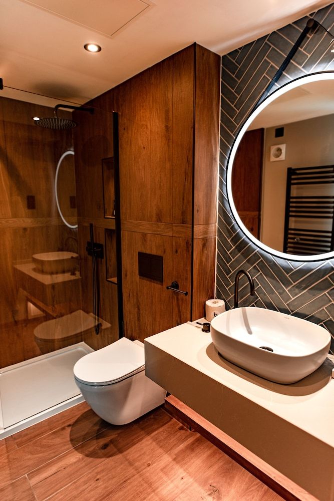 Stables Ashbourne Junior Suite, Hot Tub 6