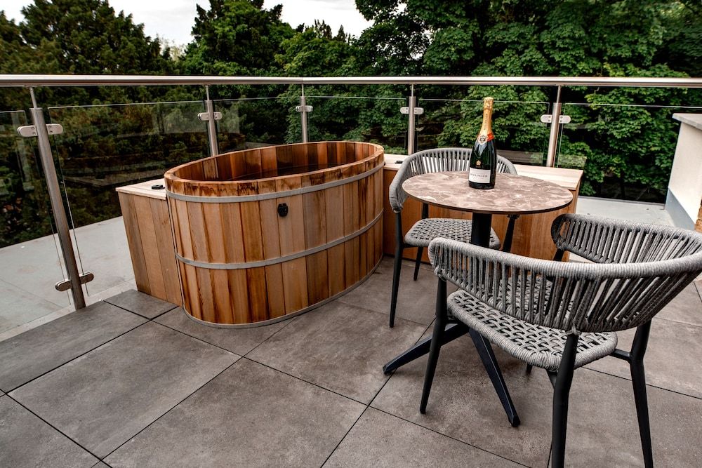 Stables Ashbourne Superior Double Room, Hot Tub 4