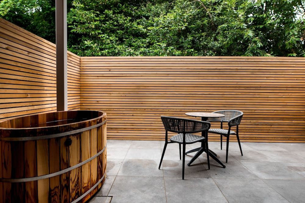 Stables Ashbourne Junior Suite, Hot Tub 4