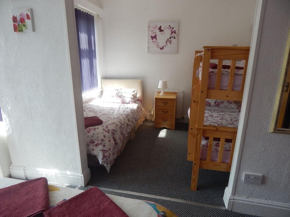 Llanryan Guest House Family Room 4