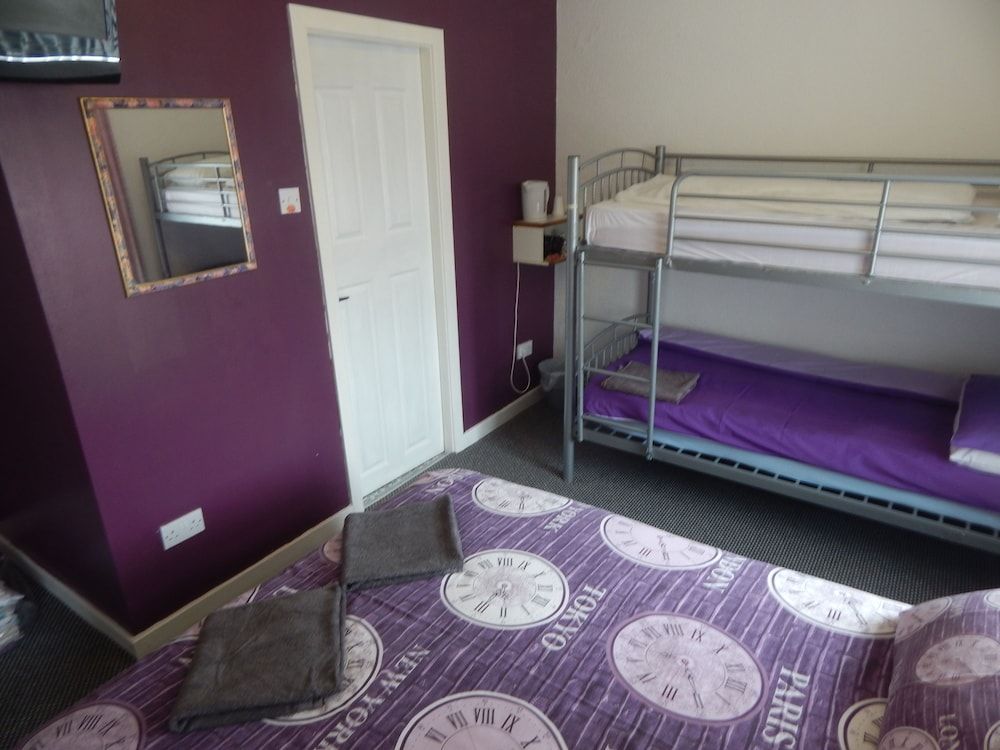 Llanryan Guest House Family Room 5