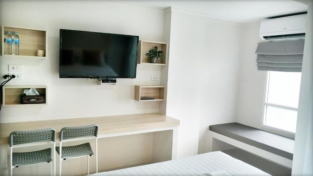 beHOME Phuket Deluxe Double Room 5