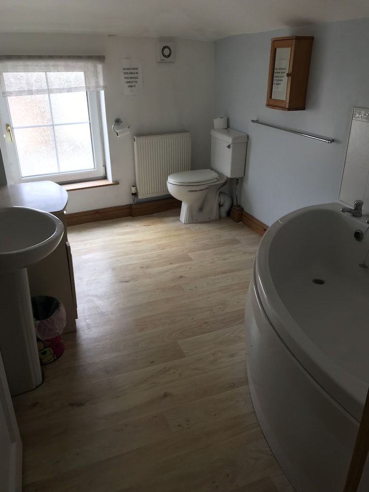 Black Bull Inn Double Room, Shared Bathroom 5