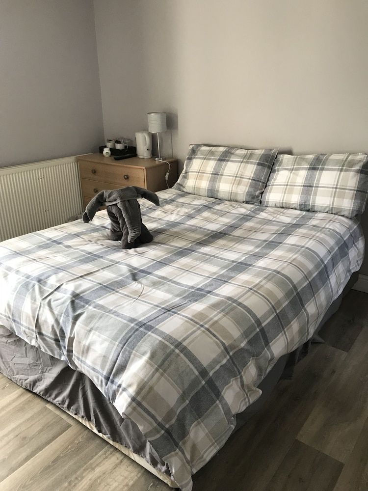 Black Bull Inn Double Room, Shared Bathroom 3