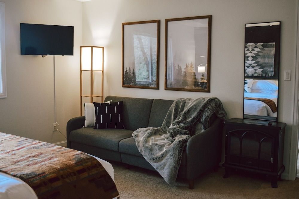 Juniper Mountain House Evergreen Deluxe King (Adults Only) 9