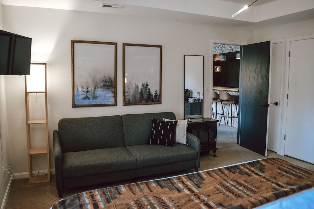 Juniper Mountain House Evergreen Deluxe King (Adults Only) 8