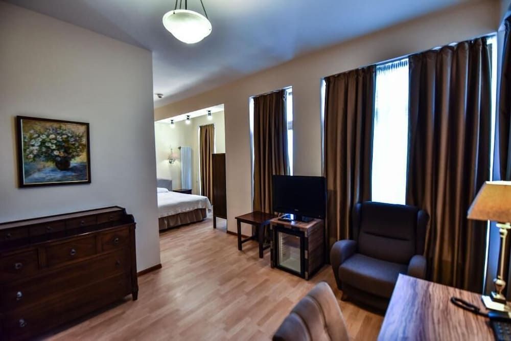 Hotel444 Deluxe Suite 5