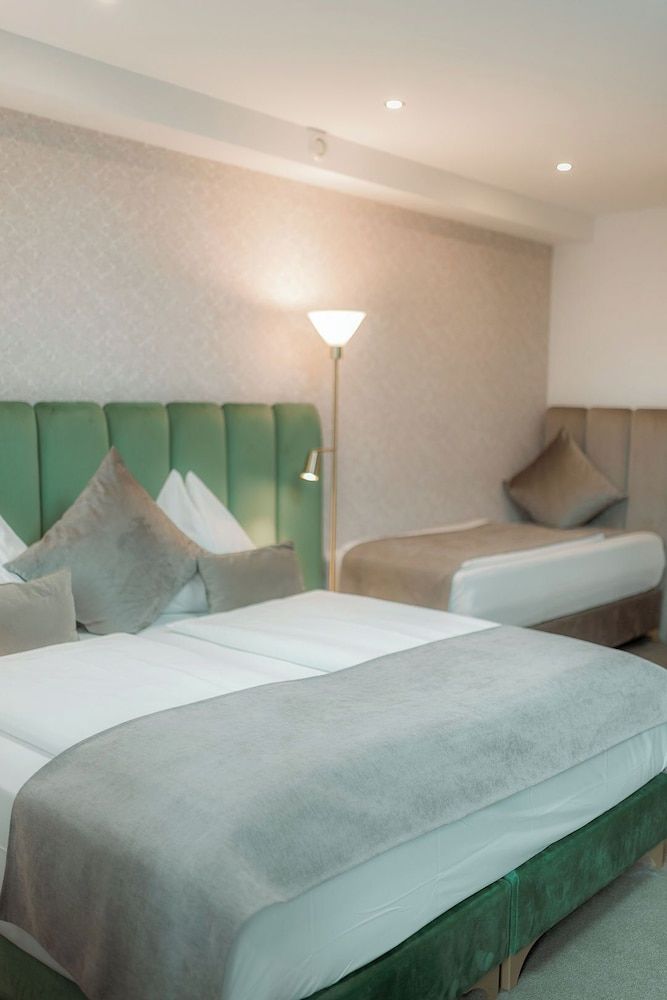 NED Hotel Economy Twin Room