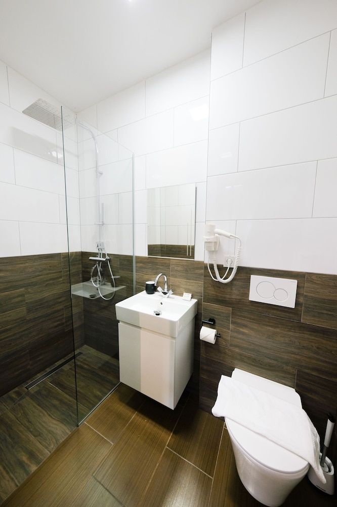 NED Hotel Economy Twin Room 6