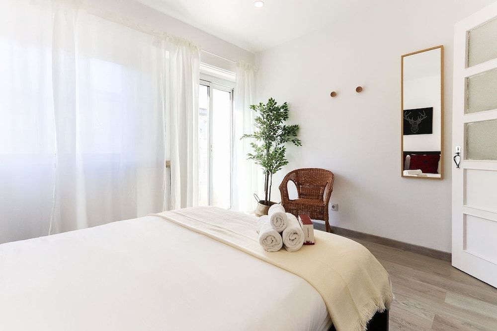 undefined Almirante Balcony By Homing 9