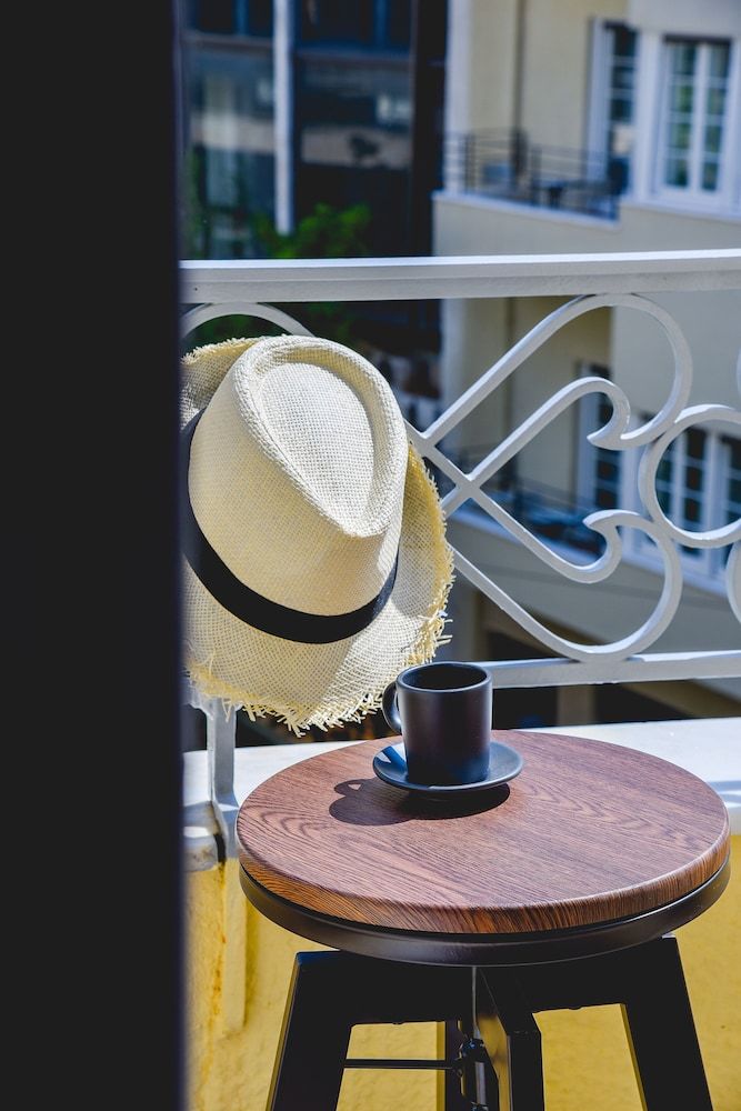 undefined Central 44 Wow Casual Suite 4