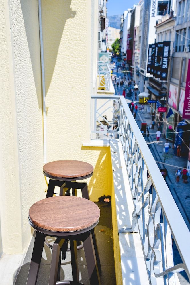 undefined Central 44 Wow Casual Suite 3