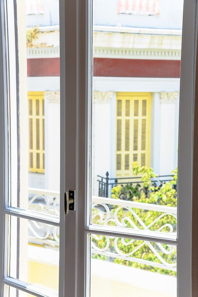 undefined Central 44 Wow Casual Suite 2