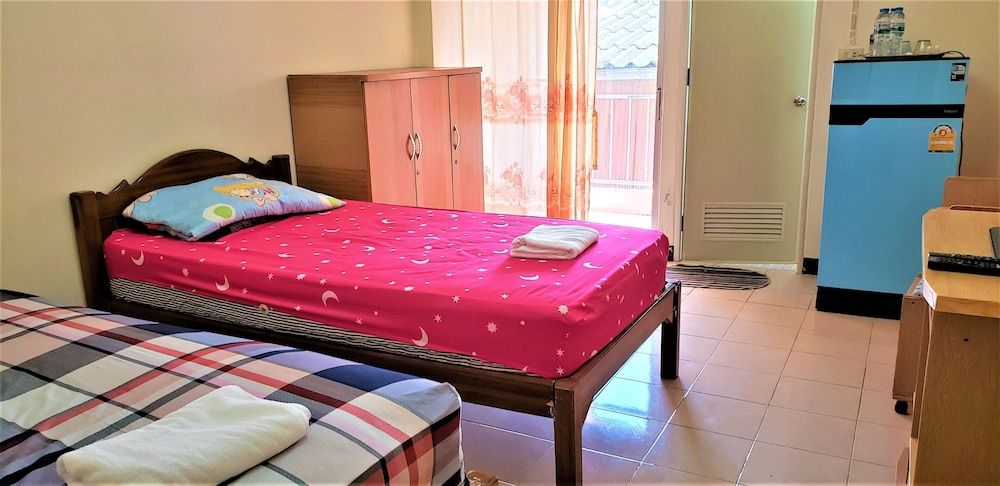 Baan Yuyuen Standard Twin Room 6