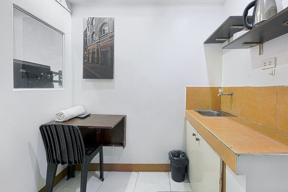 undefined OYO 859 City Stay Inns Pasong Tamo 5