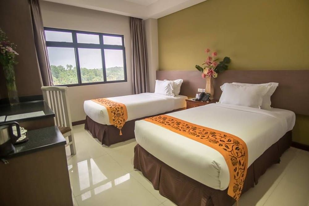 Panorama Summit Hotel Deluxe Room 2