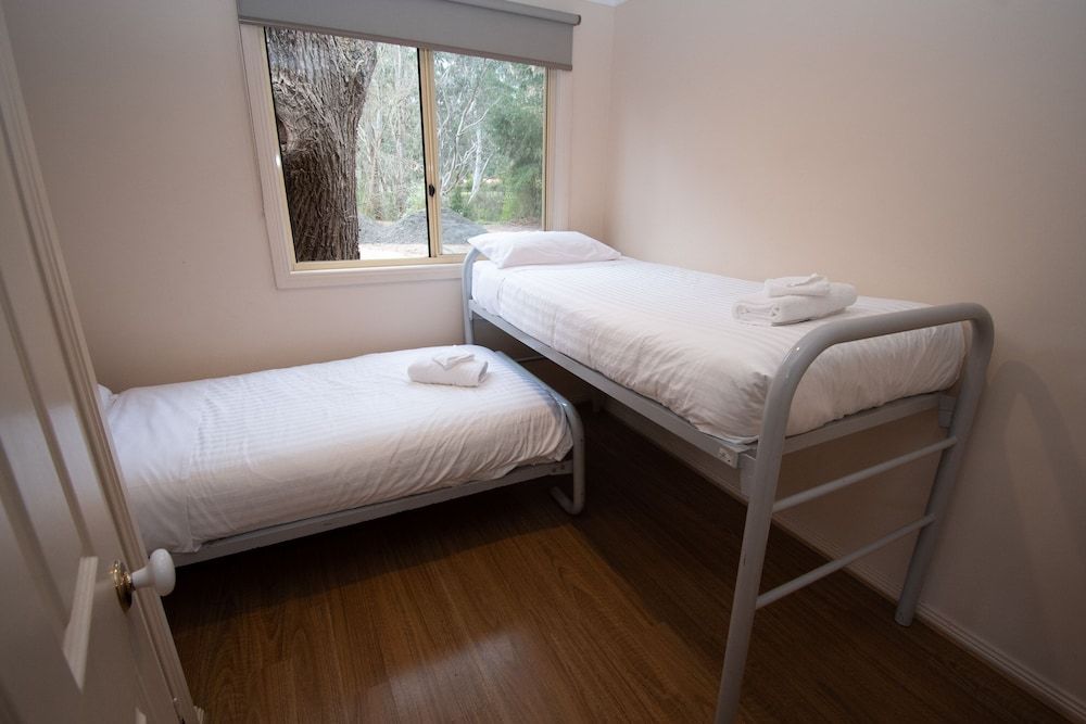 Pet Friendly Two Bedroom Spa Cabin - Bogong