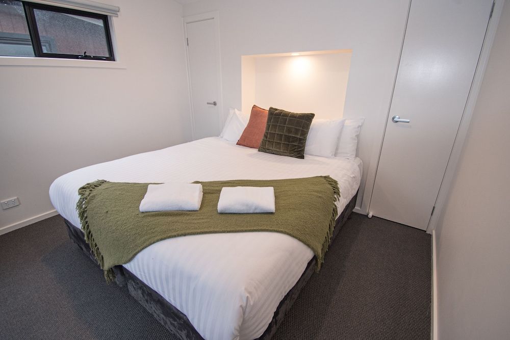 Big4 Tasman Holiday Parks - Bright Luxury Riverside Two Bedroom Villa