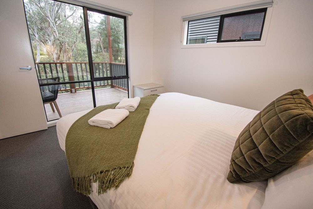 Big4 Tasman Holiday Parks - Bright Luxury Riverside Two Bedroom Villa 2