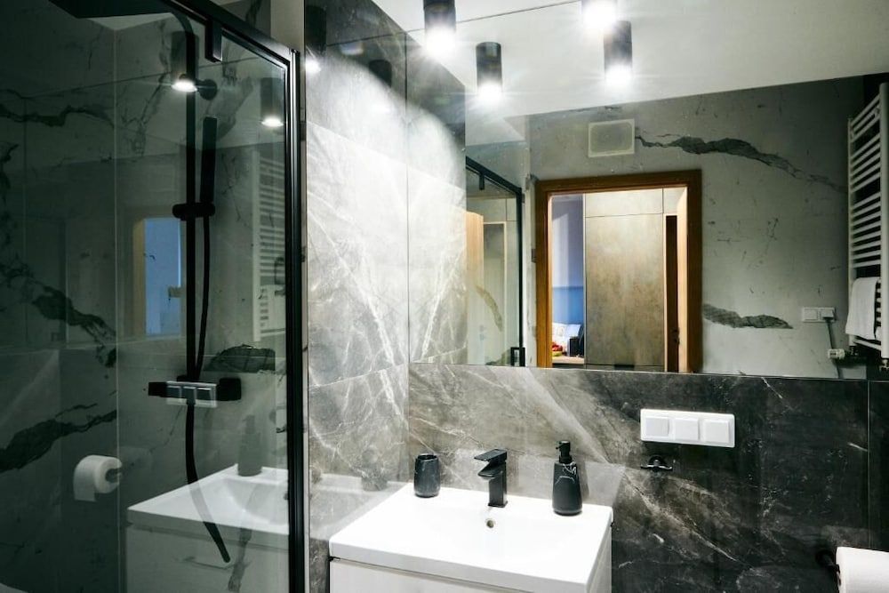 Easy Rent Apartments - DIAMOND Design Studio 13