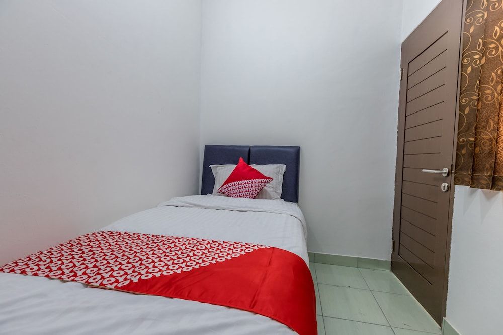 undefined OYO 1082 Kost Arie 1 10