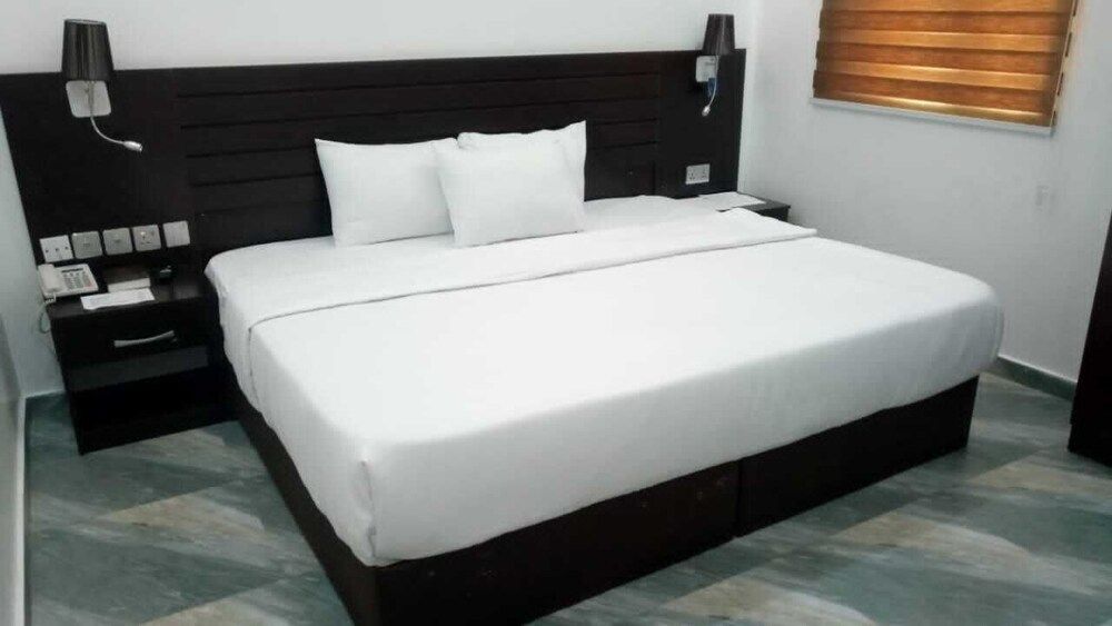 Whitevill Hospitality and homes Royal Room 3