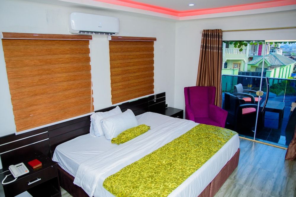 Whitevill Hospitality and homes Royal Room 4