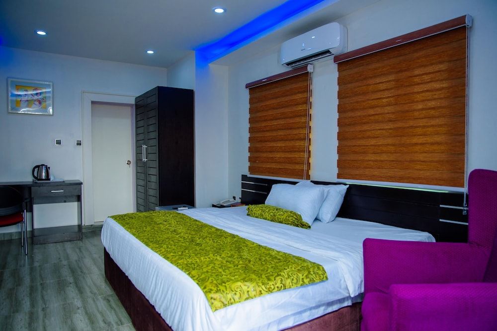 Whitevill Hospitality and homes Royal Suite 2