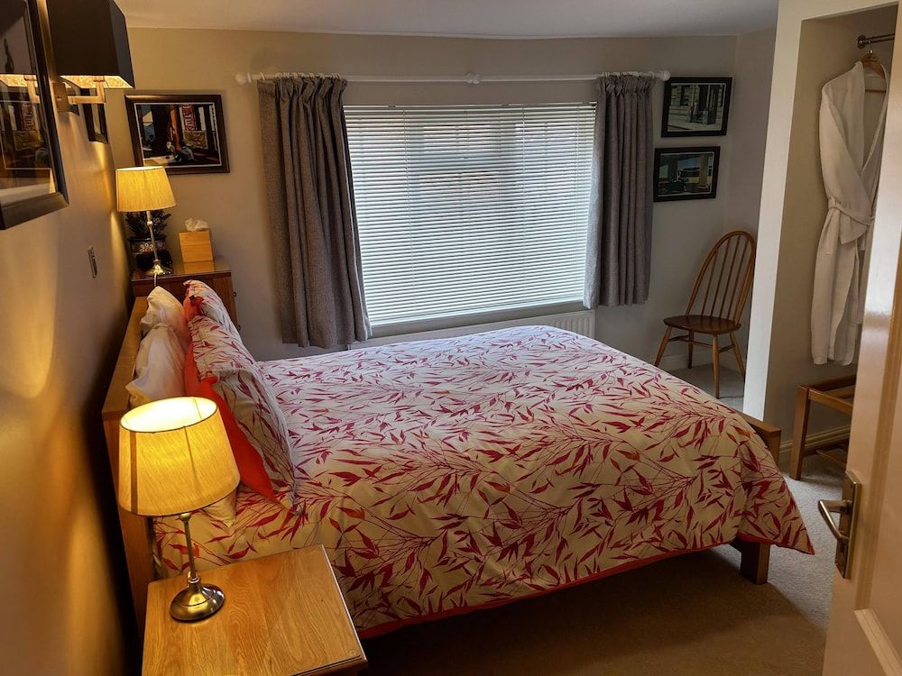 The Old Posthouse B&B Double room-Superior-Ensuite with Shower-Garden View-Room 2 3