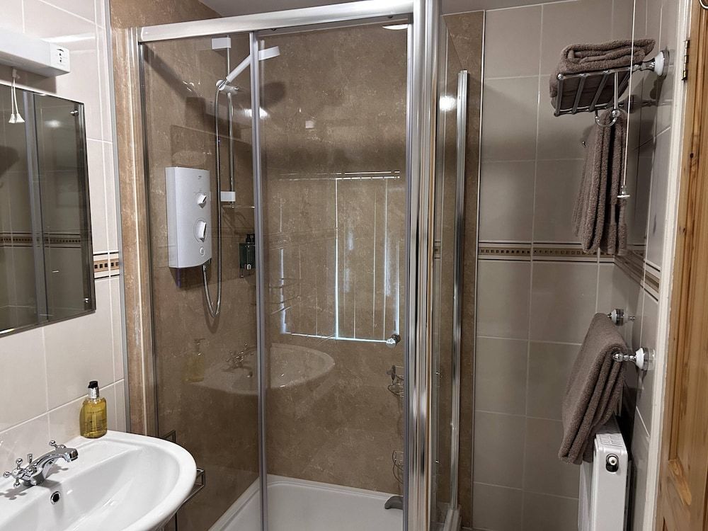 The Old Posthouse B&B Double room-Superior-Ensuite with Shower-Garden View-Room 2 6