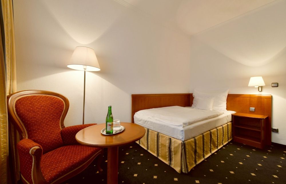 Coronet Single Room 4